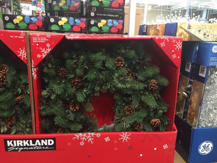 Kirkland Signature 32" Battery Operated Wreath with LED Lights