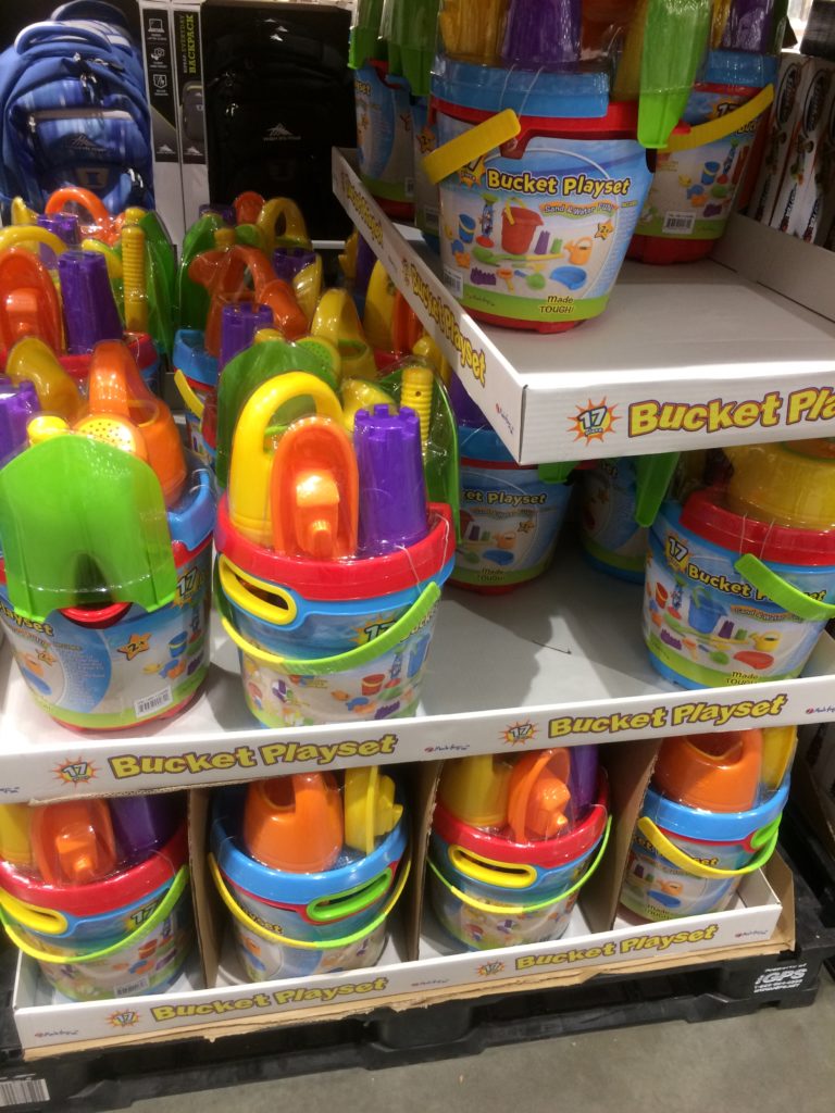 Costco117059017PCBucketPlaysetwithLargeShovelall CostcoChaser
