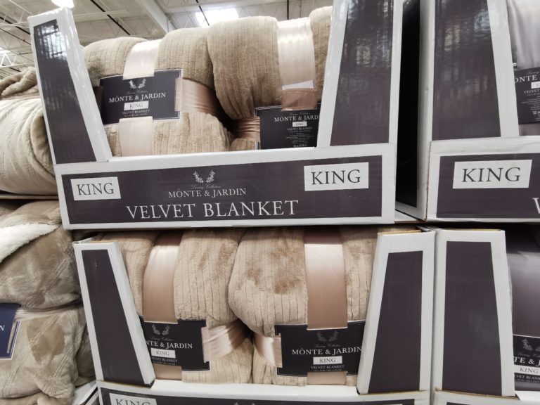 Costco1369432NorthpointTradingIncEtchedBlanketKing CostcoChaser