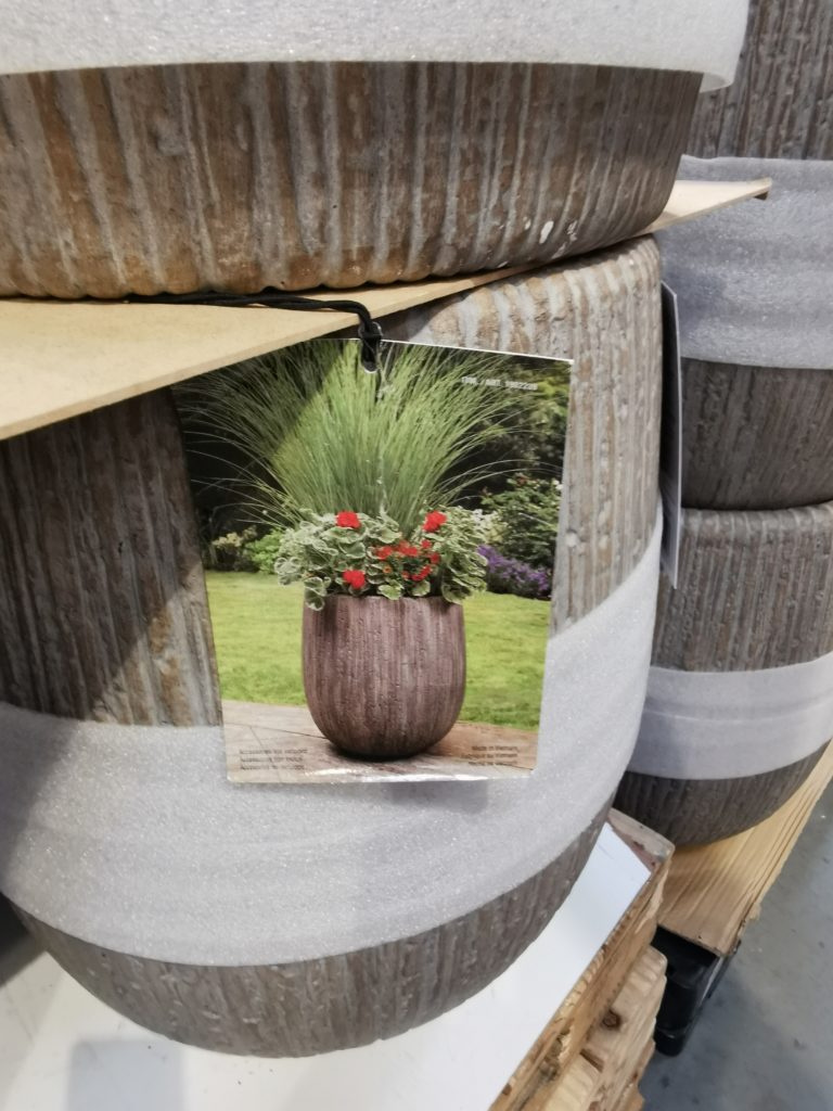 Costco1902239StoneWoodPlanter CostcoChaser