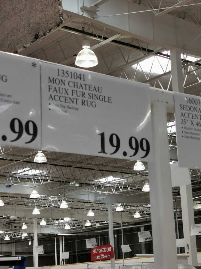 Costco1351041MonChâteauFauxFurSingleAccentRugtag CostcoChaser