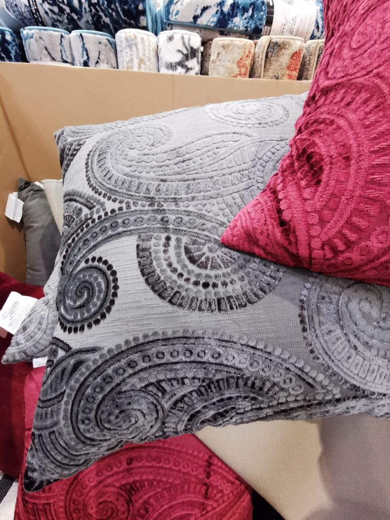 Costco1590344StudioChicPenelopeDécorPillow3 CostcoChaser