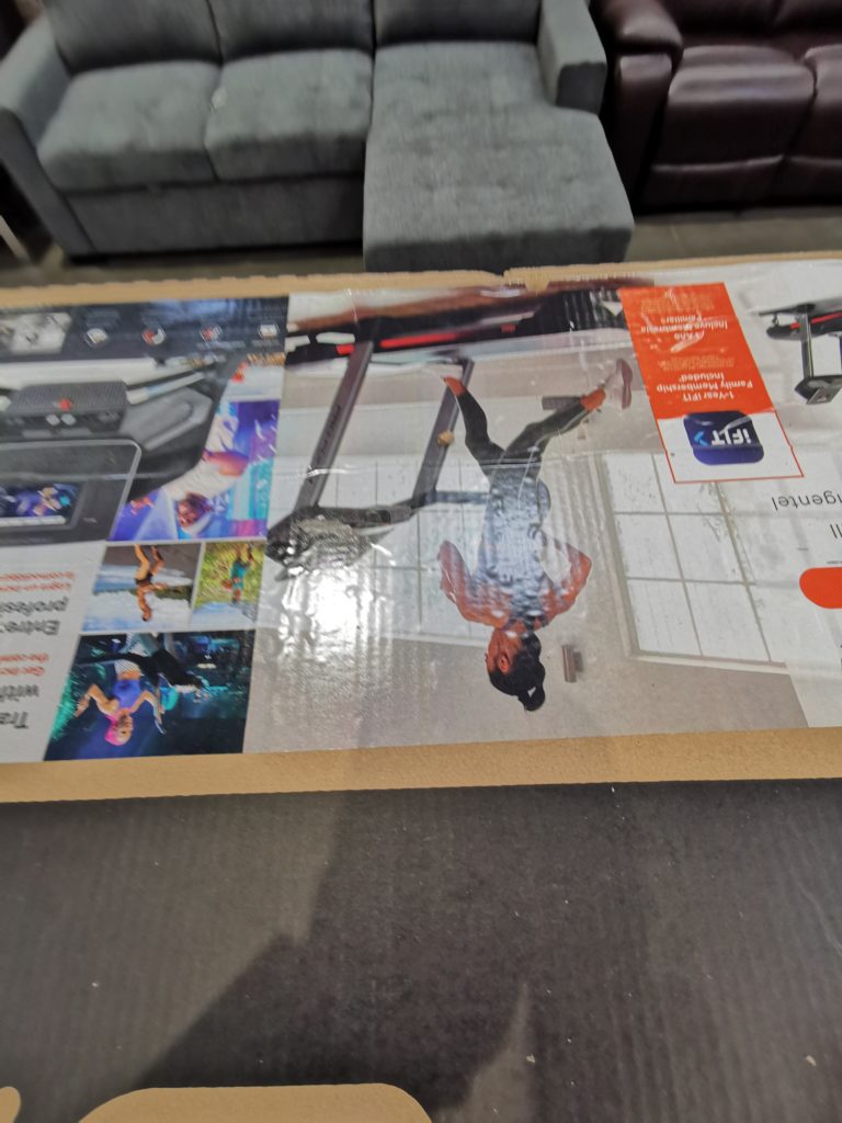 Costco1611887ProformPRO2000Treadmill6 CostcoChaser