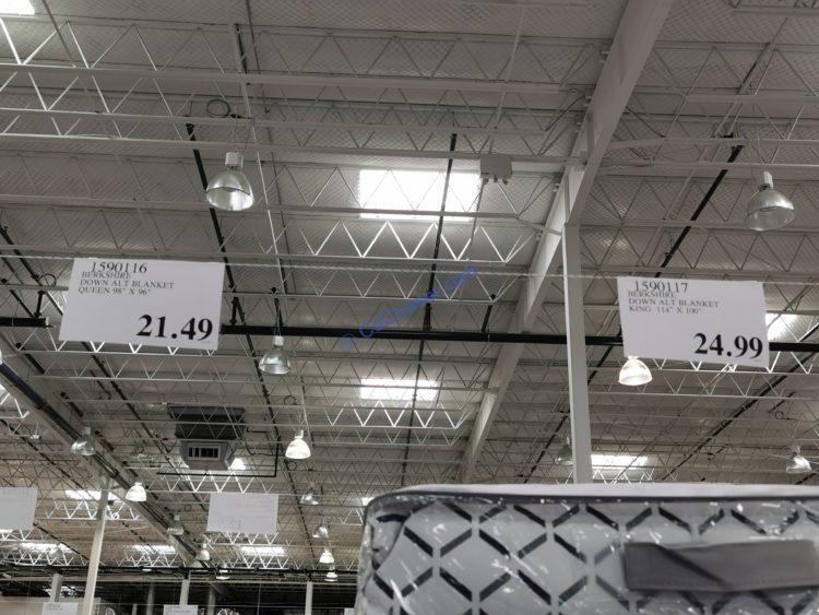 Costco15901161590117BerkshireDownAlternativeBlankettag