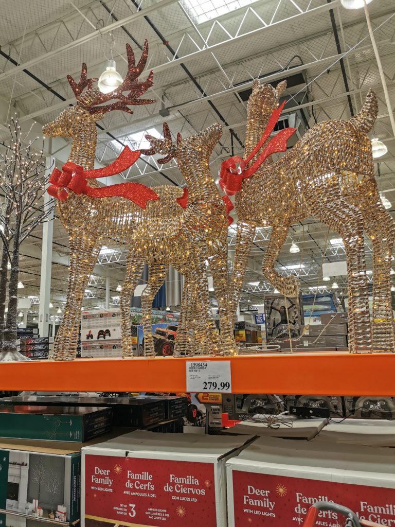 Costco1598454DeerFamilySet CostcoChaser